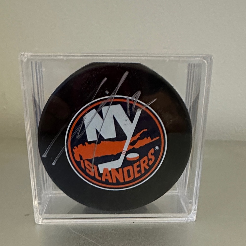 New York Islanders Hockey Puck